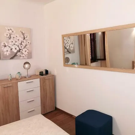 A Charming One-bedroom In The Heart Of 'rovinj' Appartamento *
