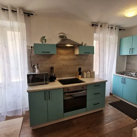 A Charming One-bedroom In The Heart Of 'rovinj' Appartamento *