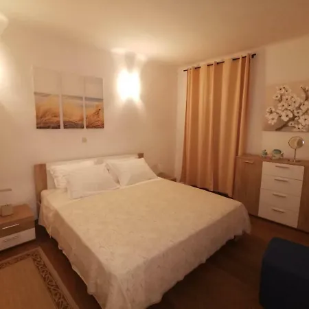 A Charming One-bedroom In The Heart Of 'rovinj' Apartamento