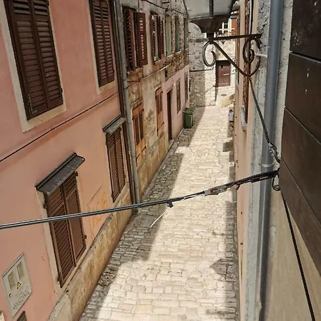 A Charming One-bedroom In The Heart Of 'rovinj'