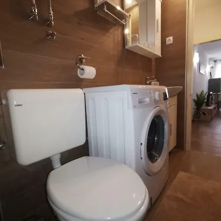 A Charming One-bedroom In The Heart Of 'rovinj' 아파트 *